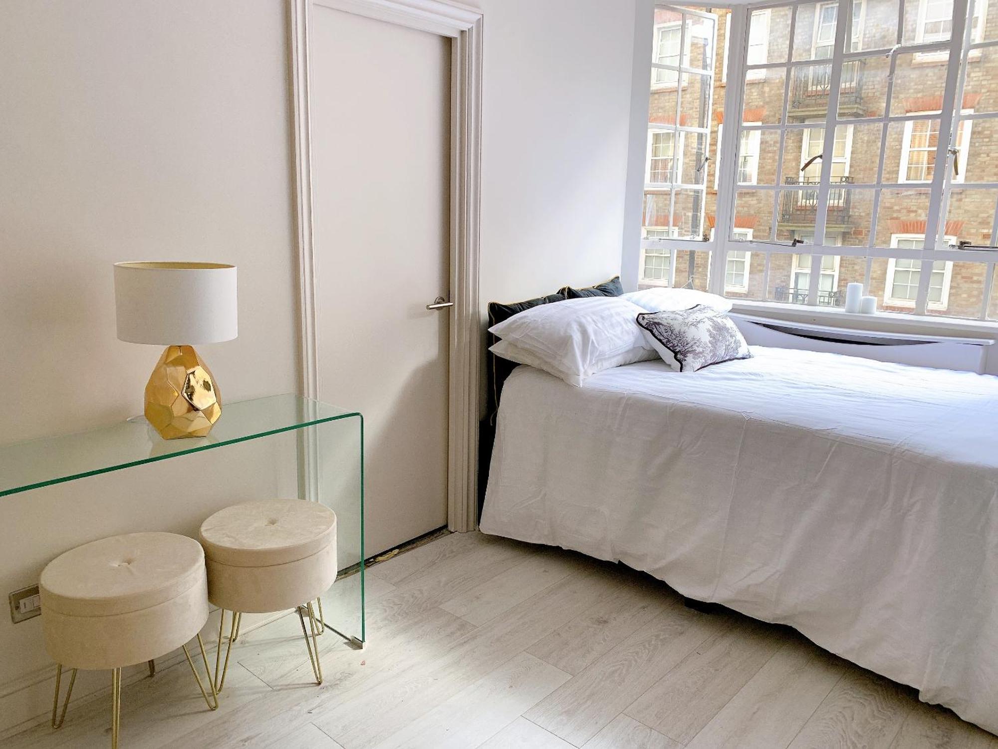 South Kensington, Piccolo Paradiso Apartment