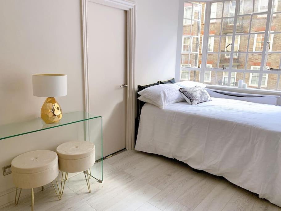 South Kensington, Piccolo Paradiso Apartment