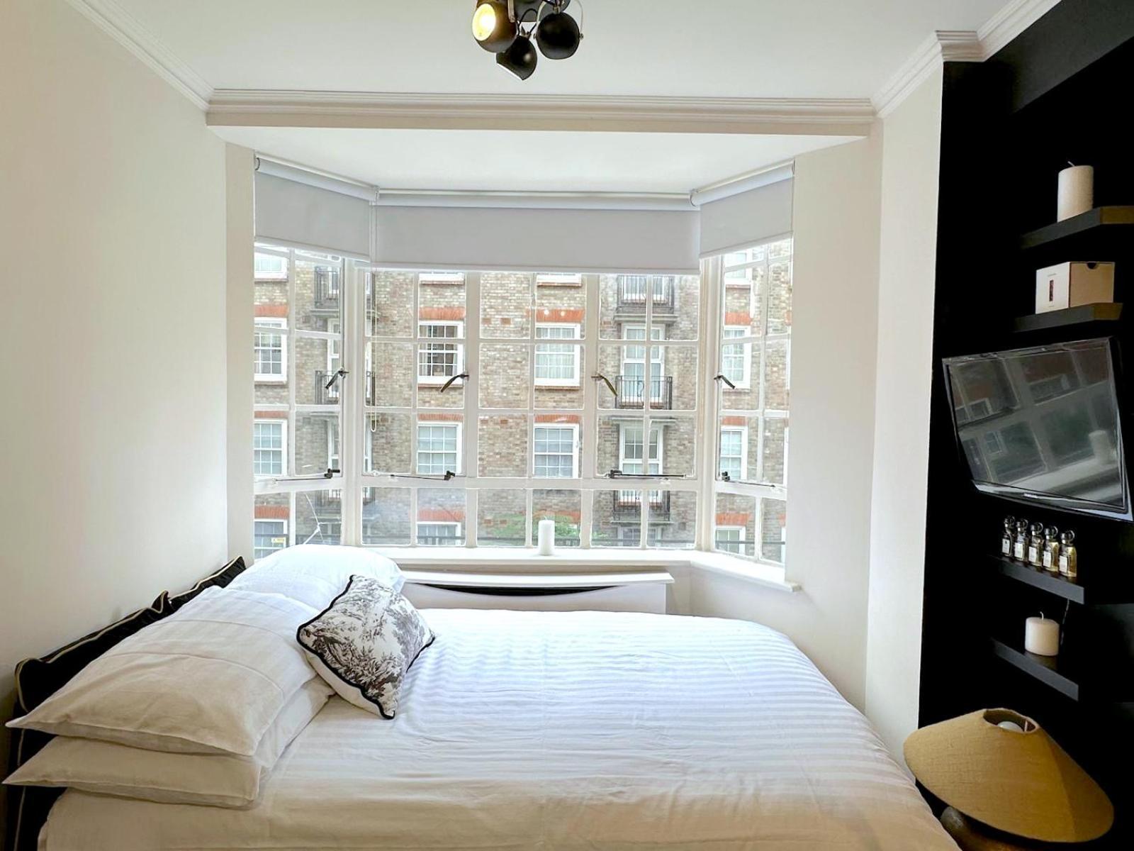 South Kensington, Piccolo Paradiso Apartment London