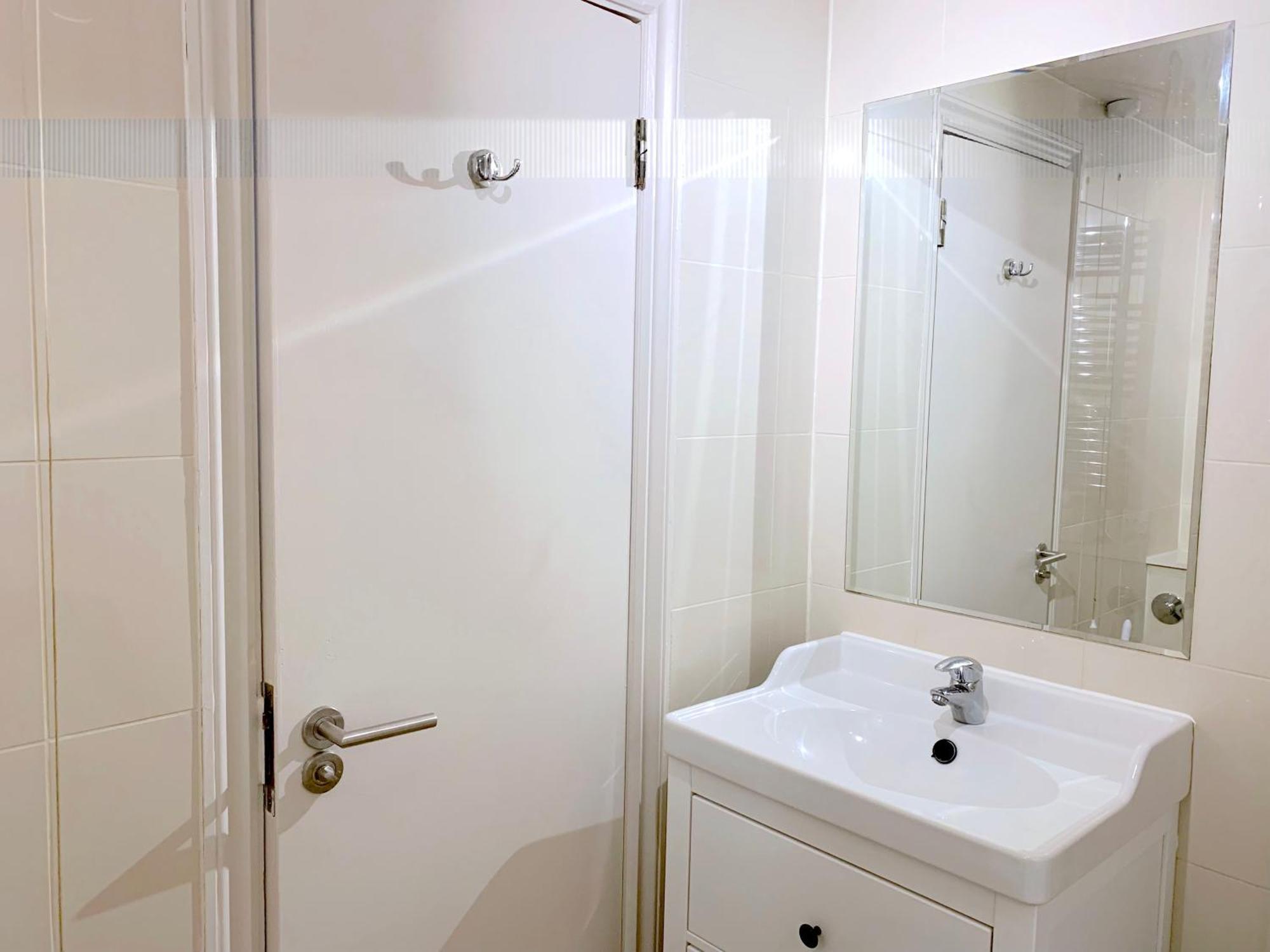 South Kensington, Piccolo Paradiso Apartment London